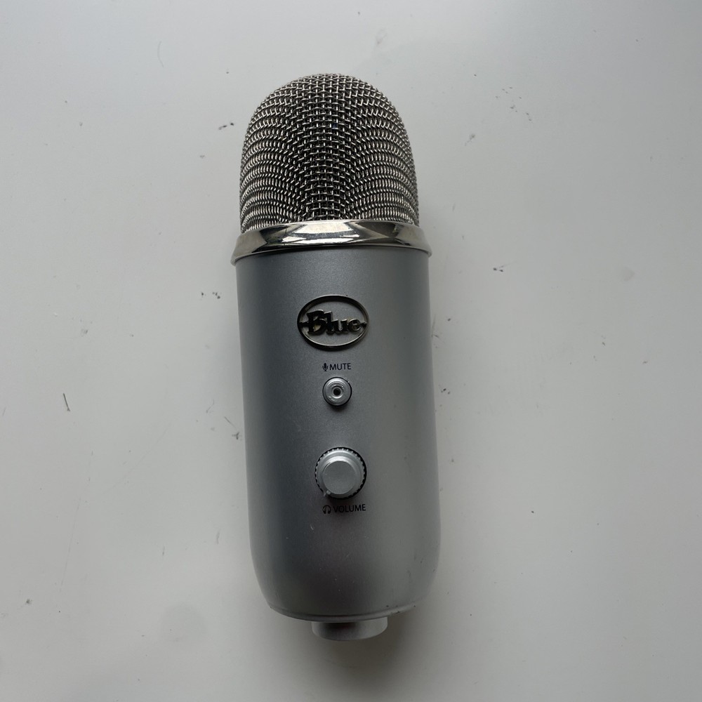 Blue Yeti Professional Multi-Pattern USB Condenser Microphone – Silver No Mount