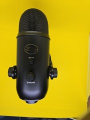 Logitech for Creators – Blue Yeti Premium Multi-Pattern USB Condenser Microphone