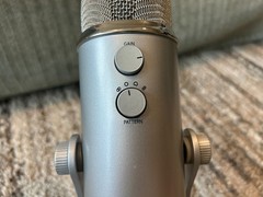 Blue Yeti Professional Multi-Pattern USB Condenser Microphone – Silver