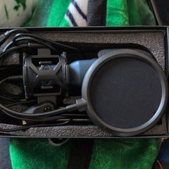 TONOR TC-777 USB Wired Condenser Microphone w/ Integrated Pop Filter & Stand