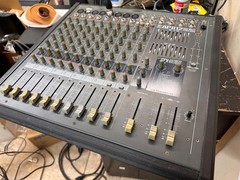 Yorkville AP812 800 Watt Powered Mixer w/Road Case – 2 Bad Channels