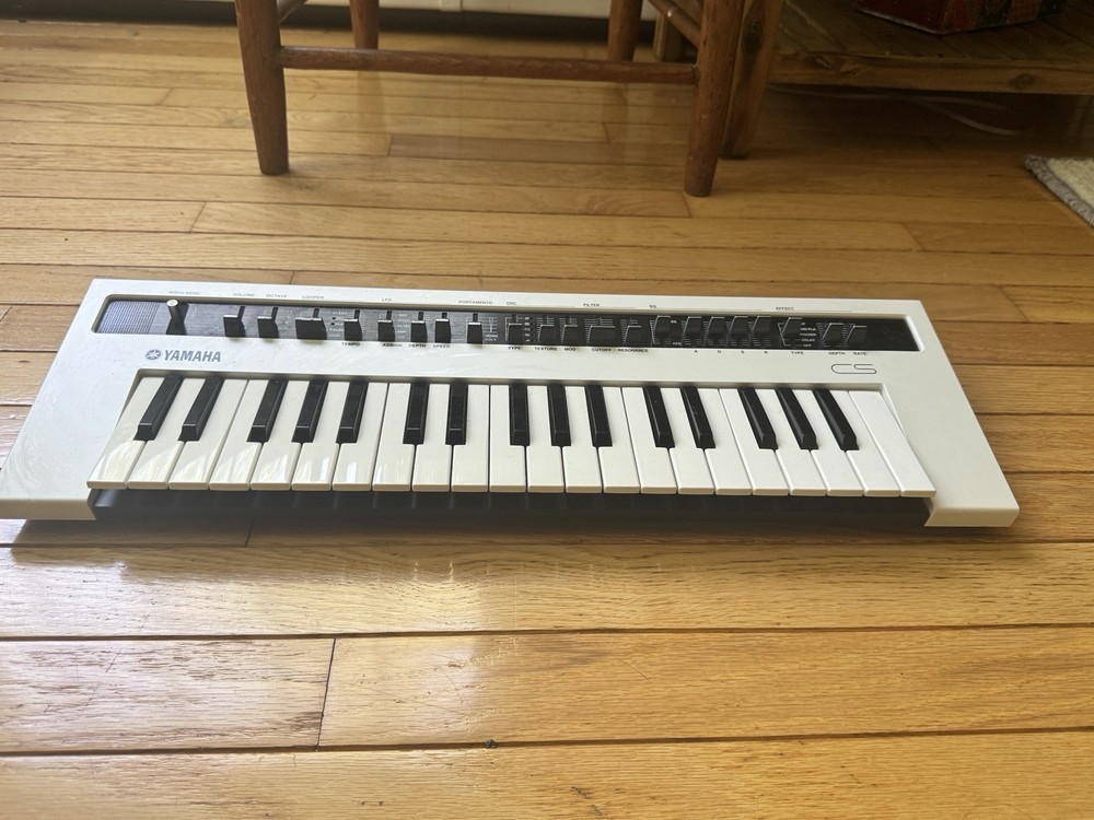 Yamaha Reface CS 37-Keys Keyboard – White
