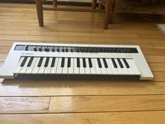 Yamaha Reface CS 37-Keys Keyboard – White