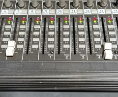 Mackie 1604-VLZ PRO 16-Channel 4-Bus 3-Band EQ XDR Phantom Power Analog Mixer