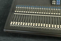 Yamaha LS9-32 32-Input Digital Mixing Console CG01B42