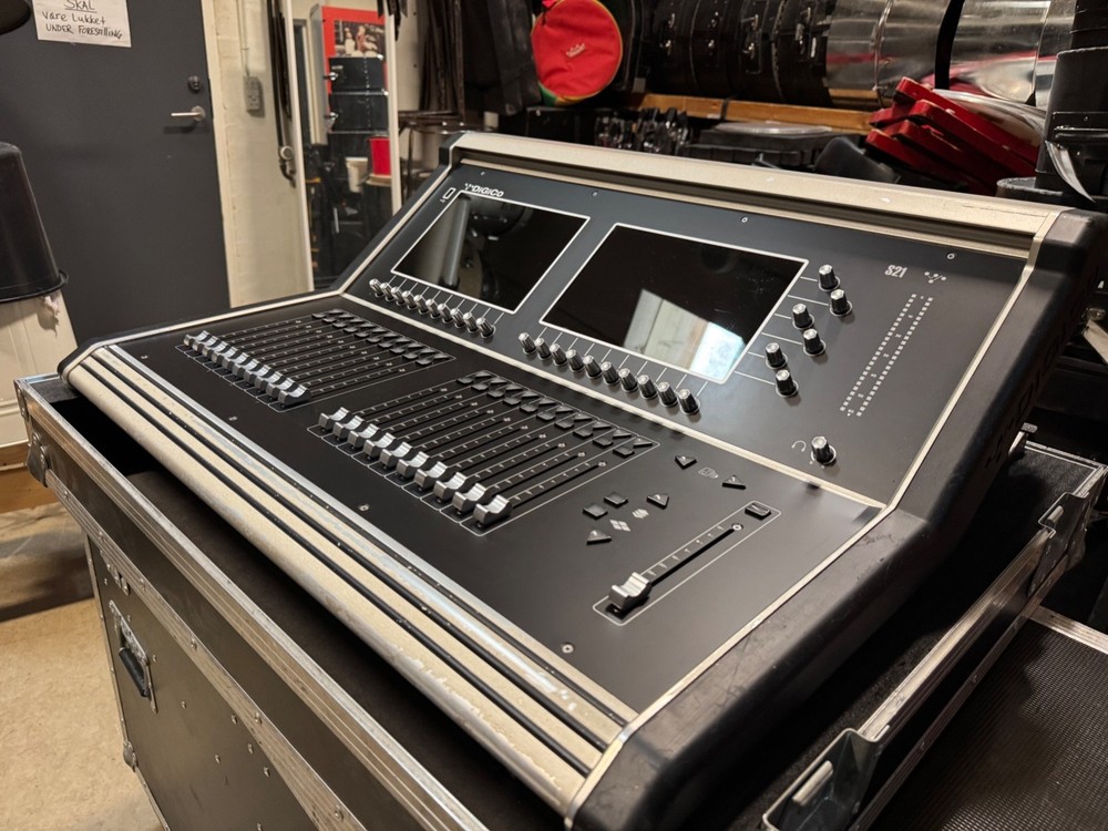 Digico S21, + DMI WAVES + DMI MADI BNC, + Flightcase