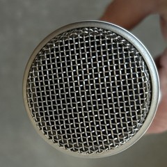 Rode Podcaster USB Microphone White + Shock Mount with Detachable Pop Filter