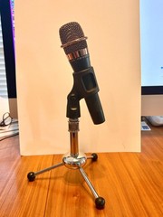 Blue Microphones enCORE 200 Cardioid Dynamic Microphone WITH Mount & Tripod