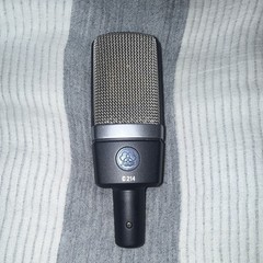 AKG C214 Wired Condenser Microphone w/ Shock Mount, Case, Manuals Black/Silver