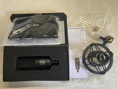 Audio Technica AT4040 Professional Cardioid Condenser Microphone+Protective Case