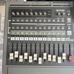 Roland VS-1680 Digital Studio Workstation Recorder 24-bit Phantom Power MIDI Out