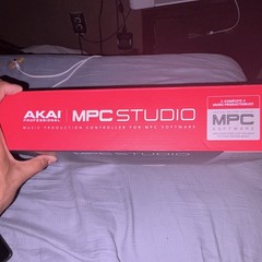 Akai Professional MPC Studio Pad Controller, USB Bus Powered, Display, MIDI I/O