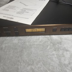 TOA DT-930 AM/FM Synthesizer Tuner Rack Mount Pro Audio with Antenna & Manual
