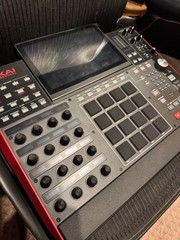 Akai Professional MPC-X Standalone Sampler and Sequencer – Black