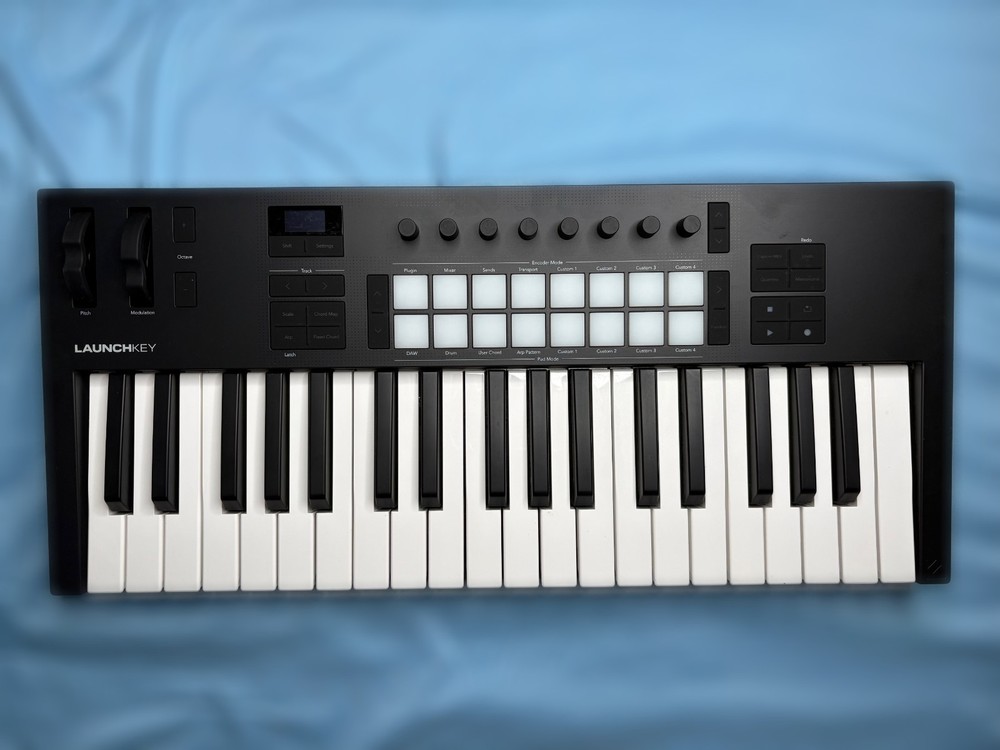 Novation Launchkey 37 – Unboxed, used twice.