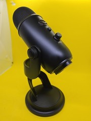 Logitech for Creators – Blue Yeti Premium Multi-Pattern USB Condenser Microphone
