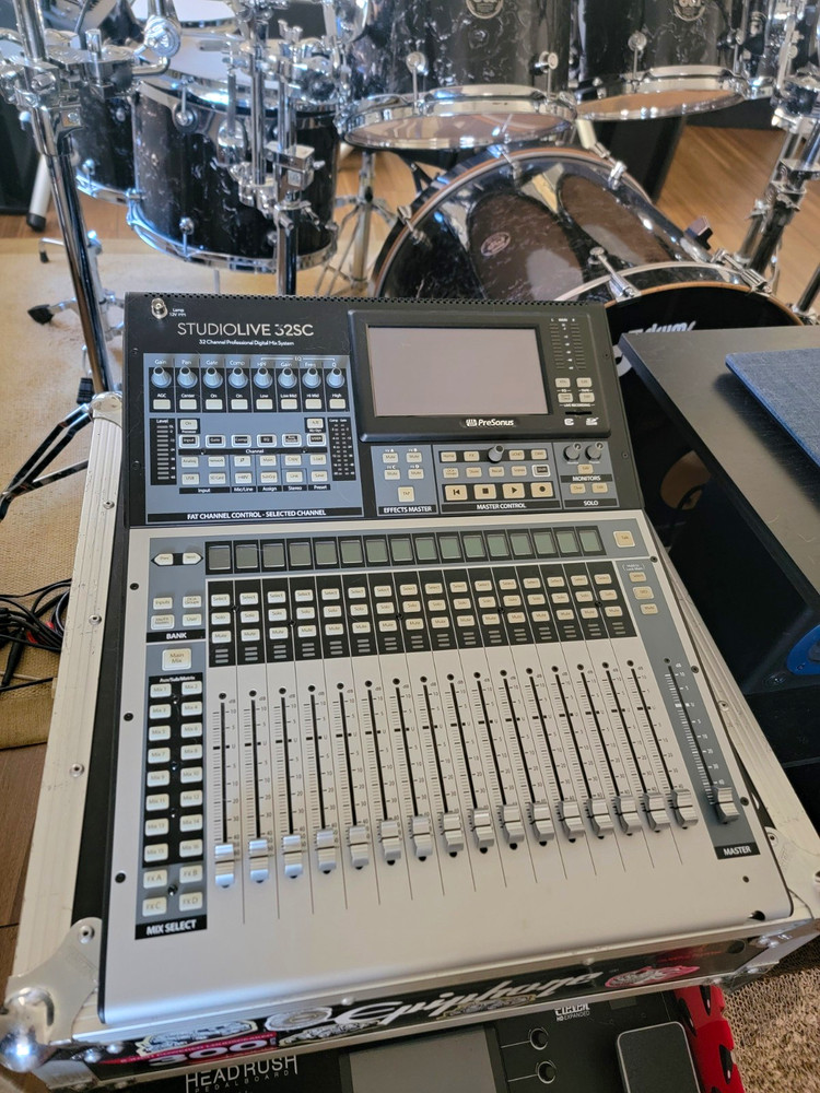 PreSonus StudioLive 32SC 32-Channel Digital Mixer 16-Bus Touchscreen Console