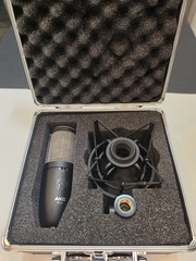 AKG P420 Condenser Microphone w/Hard Case – LIGHTLY USED/GREAT CONDITION