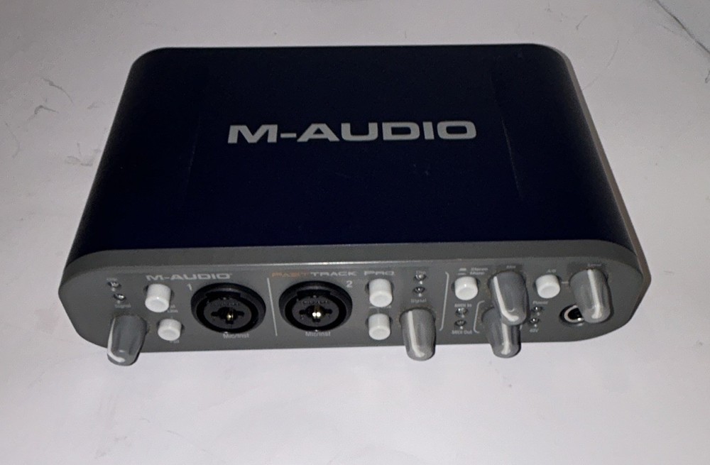 M-Audio Fast Track Pro Digital Recording Interface MIDI 2.0 Audio /No Ac Adapter