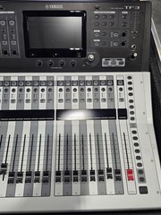 Yamaha TF3 Digital Mixer Console w/ Road Case 24ch TouchFlow Excellent