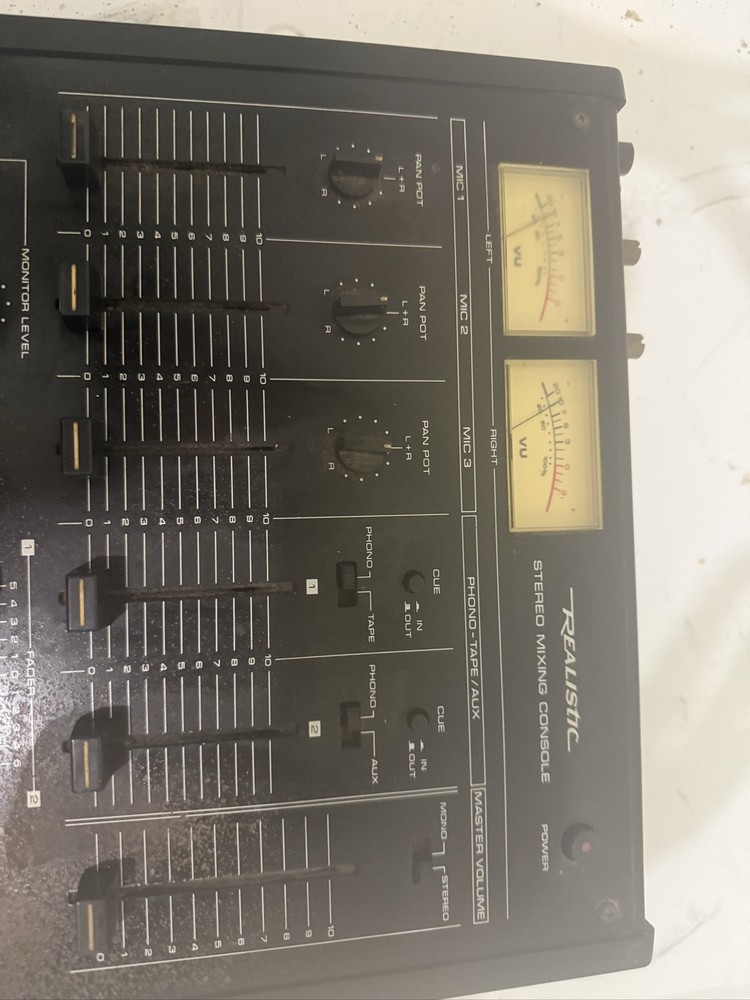 Stereo Mixing Console 32-1200B 5-Ch 3-Mic 2-Phono/Tape/Aux VU Meters