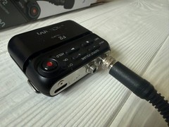 Zoom F2 32-Bit Float Field Recorder Non-Bluetooth Portable Digital Audio – BOX