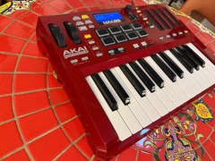 Akai MAX 25 Controller – USB / CV / MIDI Sequencer / Arpeggiator