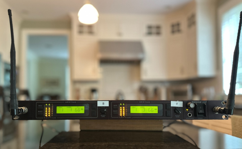 Shure U4D, 2 Microphone Wireless Receiver, 19″ rack mount with 1/2 wave antenna