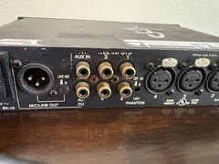 Shure 4-Channel Microphone Mixer SCM268 READ