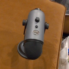 Blue Yeti USB Desktop Microphone Gray Black Mute Switch Adjustable Gain