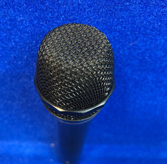 Wired Microphone/Mic by Karaoke USA, (Black) – Unidirectional Dynamic