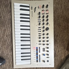 Korg Minilogue Analog 37-Key Keyboard Synthesizer w/ Sequencer