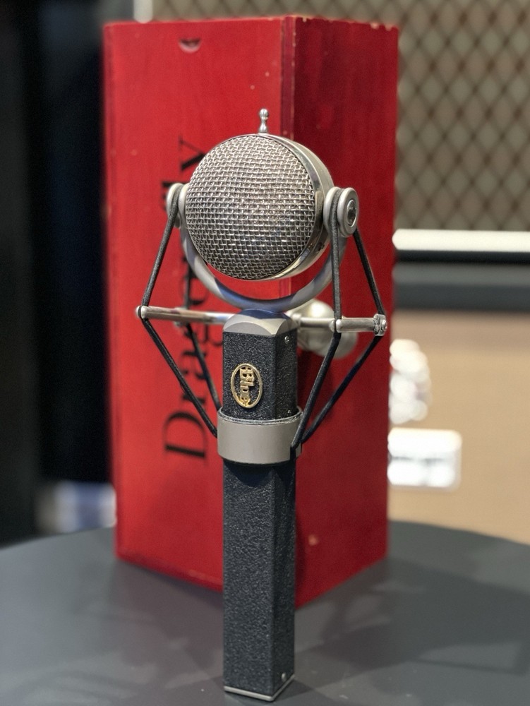 Blue Dragonfly Condenser Microphone with Wood box and Shockmount