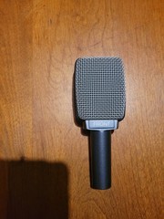 Sennheiser e 609 Silver Super-Cardioid Pick-up Pattern Instrument Microphone