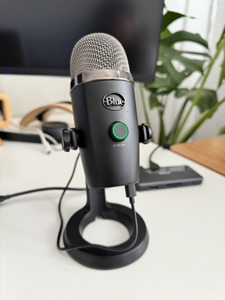 Logitech For Creators Blue Yeti nano Microphone