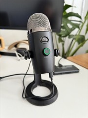 Logitech For Creators Blue Yeti nano Microphone