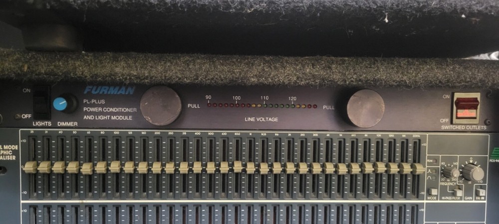 USED – Furman PL-PLUS DMC Power Conditioner With Voltmeter/Ammeter