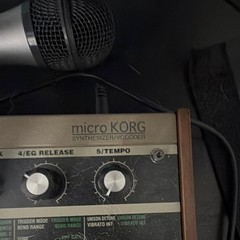 Korg microKORG 37-Key Digital Synth Keyboard Vocoder, Mic In, Headphone