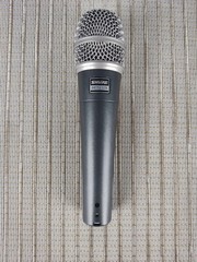 Shure Beta 57A Wired Handheld/Stand-Held Microphone, XLR 3-Pin, Gray