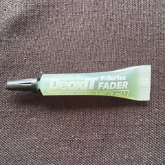 DeoxIT® Fader Squeeze Tube, 100% solution – 2 ml