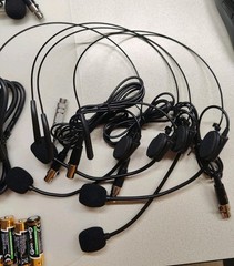4-Channel Wireless Microphone System, UHF Compact Cordless Mic Set MWM-41-4B