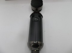 Blue Microphone A00111 – Blackout Spark Condenser Microphone w/ Wood Box