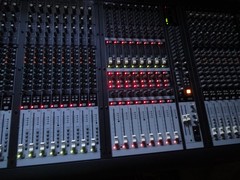 Mackie Onyx 3280 Mixing Console….Good Condition
