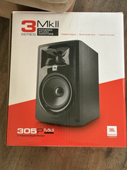 JBL 305P MkII 5in Active 2-Way Studio Monitor, Wired XLR/1/4 TRS, Black