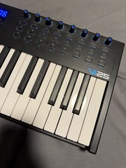 Alesis VI25 Advanced 25-key USB Midi Keyboard Controller