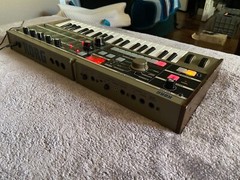 Slightly Used!  Korg microKorg Synthesizer w/Original Power Adapter 