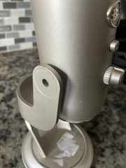 Blue Yeti USB Microphone Silver w/ Stand Podcast Streaming Recording