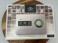 Universal Audio Apollo Solo Heritage Edition Desktop 2×4 USB 3 Audio Interface