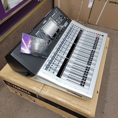 Yamaha TF3 Digital Mixing Console Touchscreen Motorized Faders DEMO + Warranty