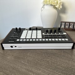 Roland Verselab MV-1 Music Production Stand Alone